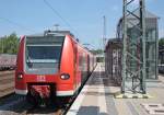 425 077-5 als RB11063 nach Aachen auerplanmig beim Halt im Gleis 3 in Herzogenrath, 24.5.10