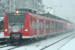 Der 425 047-3 durcheilt Andernach in DT am 19.12.2010