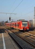 Rheydt Gleis 3, bei der Einfahrt sehen wir den 425 036-1 der die RB 33 nach Aachen am 29.1.2011 bedient.