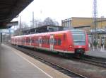 425 138-5 steht 20/1/2006 auf Gleis Eins im Homburg (Saar) Hauptbahnhof.