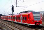 425 027-0 bei der Einfahrt in Rheydt Hbf am 21.2.2011 als RB33 von Mnchengladbach kommend.