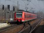 23.02.2011: 425 310-0 und unbekannter 425 fahren als RE 19534 (Stuttgart Hbf - Karlsruhe Hbf) in Karlsruhe-Durlach ein.