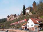 425er Regionalbahn unterhalb von Schloss Zwingenberg am Neckar am 25.03.2011