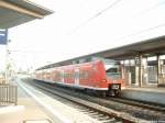 425 002-3 steht am 25.9.2005 abfahrbereit in Wittenberge als RB nach Magdeburg Hbf