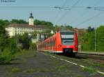 22.04.2011: 425 258-1 passiert als RE 4827 (Mannheim - Stuttgart) nonstop den Bahnhof Gundelsheim (Neckar).