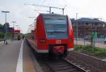 Auf Gleis 9 in Hochneukirch steht ein Zug der Linie RE 8 nach Koblenz.