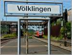 Ein Quietschi verlsst am 29.05.2011 den Bahnhof von Vlklingen in Richtung Saarlouis.
