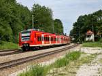 Der 425 547 am 05.06.2011 bei der Durchfahrt in Aling.