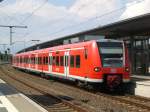 BR 425 als RB30 nach Schnebeck-Salzelmen im Bahnhof Wittenberge.(11.7.2011)