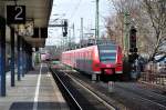 425 105-4 RB48 bei der Ausfahrt und RE5 bei der Einfahrt in den Hbf Bonn - 21.02.2012