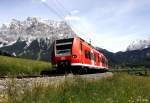 DB 425 145-0 als RB 5484 Garmisch Partenkirchen - Reutte, Auerfernbahn, fotografiert bei Lermoos am 29.05.2011 --> im Hintergrund das Zugspitzmassiv