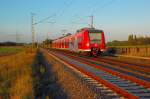 Hinter dem Bahnbergang Am Chur/In der Schley bei Wickrathahn ist der 425 079-0 nach Duisburg als RB 33 unterwegs.