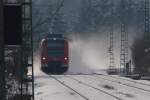 Ein S1 Doppeleinheit kommt aus Neckarburken durch die Kurve vorm Bahnhof Dallau in Richtung Osterburken herangefahren am Freitag 18.1.2013