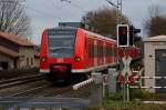 Nachschuß auf einen 425 570-0, der als Flügelzug auf die an diesem Sonntag den 15.12.2013 von Lindern aus als RB33 nach Heinsberg verkehrt. Somit ist die Strecke nach gut dreissig Jahren wieder im Personenverkehr in Dienst und Heinsberg ist nicht mehr die einzige Kreisstadt ohne Bahnanschluß.