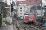 Hier fährt 425 655 als S5 nach Hannover Flughafen am 20.12.13 aus Paderborn Hbf in Richtung Altenbeken aus.