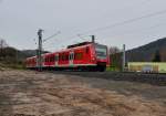 Als S1 nach Homburg Saar ist hier am Samstag den 4.1.2014 der 425 201-1 Mosbach in Neckarkleingemünd kurz vor der Neckarbrücke zu sehen.