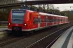 In Neckargerach ist gerade der 425 202-9  Neustadt an der Weinstraße  bei der Abfahrt in Richtung Zwingenberg Baden als S2 nach Kaiserslautern. 19.2.2014