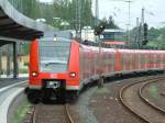 Ein 425er in Doppeltraktion als S5 zwischen Hannover-Flughafen und Bad Pyrmont bei der Einfahrt im Bahnhof Hameln (14.