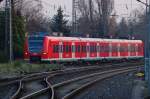 425 582-4 bei der Einfahrt in Rheydt Hbf Gleis 2 am 13.3.2014