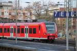 Hier fährt 425 070 mit einer bereits auf die Rückfagr nach Heinsberg umgestellten Anzeige am 13.1.14 in den Aacherner Hbf ein.