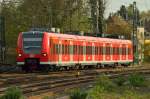 Im schönsten Abendlicht kommt der 425 577-4 als RB 33 in Rheydt Hbf aus Aachen kommend herein.