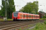 RB 33 alias 425 072-5 bei der Einfahrt in Rheydt Hbf am 22.4.2014.