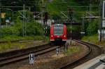 Nach dem der 425 238-3 von Gleis 4 in den Tunnel zurück gefahren ist, kommt er nun in Gleis 2 eingefahren um dann wenig später als S2 gen Homburg Saar zu fahren.