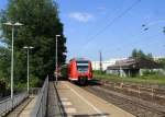 Die Rhein Niers Bahn (RB33) kommt die Kohlscheider-Rampe hoch und fährt durch Kohlscheid aus Duisburg-Hbf-Heinsberg-Rheinland) und fährt in Richtung Richterich,Laurensberg,Aachen-West.