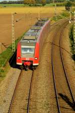 RE8 Halbzug in der Noithausener Kurve, gerade kommt der 425 599-8 aus Grevenbroich auf seinem Weg nach Mönchengladbach Hbf.