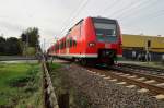 425 081 am Bü Herrather Linde als RB33 nach Duisburg.