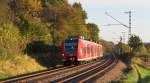 Fahrt in die herbstliche Abendsonne - Pünktlich unterwegs ist 425 090 als RE 12154 von Kaiserslautern nach Merzig.