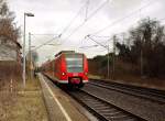 425 034 am Hausbahnsteig in Jüchen, am 21.2.2015 ist er als RE8 nach Mönchengladbach unterwegs.