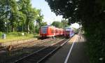 Die Rhein Niers Bahn (RB33) aus Aachen-Hbf-Heinsberg-Rheinand-Duisburg-Hbf kommt aus Richtung Aachen-West,Laurensberg,Richterich, und fährt durch Kohlscheid und fährt in Richtung