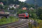 425 759-8 kurz vor der Neckarbrücke in Kleingemünd bei der Anfahrt auf Neckargemünd am Sonntag den 16.8.2015