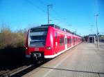 425 801-8 mit Fahrtziel Karlsruhe Hbf ereicht am 4.Mrz 2007 den Bahnhof Vaihingen (Enz)