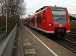 Die Rhein Niers Bahn (RB33) kommt die Kohlscheider-Rampe hoch aus Duisburg-Hbf nach Kohlscheid.