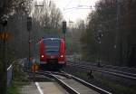 Die Rhein Niers Bahn (RB33) aus Aachen-Hbf nach Heinsberg-Rheinand und Duisburg-Hbf kommt aus Richtung Aachen-West,Laurensberg,Richterich, und fährt durch Kohlscheid und fährt in Richtung