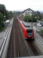 425 209-4 steht in Neckargerach an Gleis 1 als S1 nach Osterburken am 20.9.2015