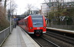 Die Rhein Niers Bahn (RB33) aus Aachen-Hbf nach Mönchengladbach-Hbf und Heinsberg-Rheinland  und kommt aus Richtung Aachen-Hbf und fährt in Aachen-Schanz ein und hält in Aachen-Schanz