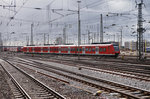 425 584-0 als RE 12302 (Heilbronn Hbf - Heidelberg Hbf - Mannheim Hbf), am 29.3.2016 bei der Einfahrt in Mannheim Hbf.