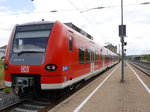 Am 15.07.2016 steht 425 047 in Kitzingen und wartet auf die Ausfahrt als RB 58094 nach Würzburg Hbf.