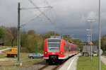 425 069 wurde vom Duisburger Flügelzug in Lindern abgekuppelt und setzte seine Fahrt nach Heinsberg fort.
Das Flügelzugprinzip auf der RB 33 klappt meinen Beobachtungen nach bisher sehr gut.
Aufnahmedatum: 27.04.2016
