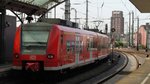 Die 425 024-7 der DB-Regio NRW als RE 6a (Köln/Bonn-Flughafen - Düsseldorf) bei der Ausfahrt aus Köln HBF Richtung Dormagen und weiter nach Düsseldorf.