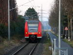 Ein Nachschuss von der RB33 (Rhein-Niers-Bahn)(Aachen-Hbf nach Heinsberg-Rheinland)  und kommt aus Richtung Lindern und hilt in  Heinsberg-Randerath und fuhr dann weiter in Richtung Heinsberg-Rheinland.
Augenommen vom Bahnsteig 1 in Heinsberg-Randerath.
Bei Sonne und Wolken am Kalten Nachmittag vom 16.12.2016.