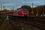 RE8 nach Koblenz auf dem BÜ Blumenstraße in Grevenbroich.