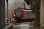 Einfahrt einer S51 nach Meckesheim in Neckarbischofsheim am 31.12.2016, der Zug kommt aus Aglsterhausen.