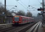 Am Nachmittag des Silvestertag 2016 kommt der 425 730-9 in Neckargerach eingefahren als S2 nach Kaiserslautern Hbf.