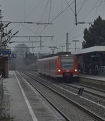 425 101 bei der Einfahrt in Rheydt Hbf als RE8, an diesem Tag ist er als Halbzug unterwegs gen Koblenz Hbf bei einsetzendem Schneegriseln, das später am Tag in Eisregen überging.