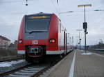 Am 10.01.2017 stand 425 047 als RB 58096 in Kitzingen auf Gleis 9 bereit.