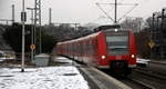 Die Rhein Niers Bahn (RB33) kommt aus Richtung Übach-Palenberg aus Duisburg-Hbf-Heinsberg-Rheinland)Aachen-Hbf und hält in Herzogenrath und fährt in Richtung